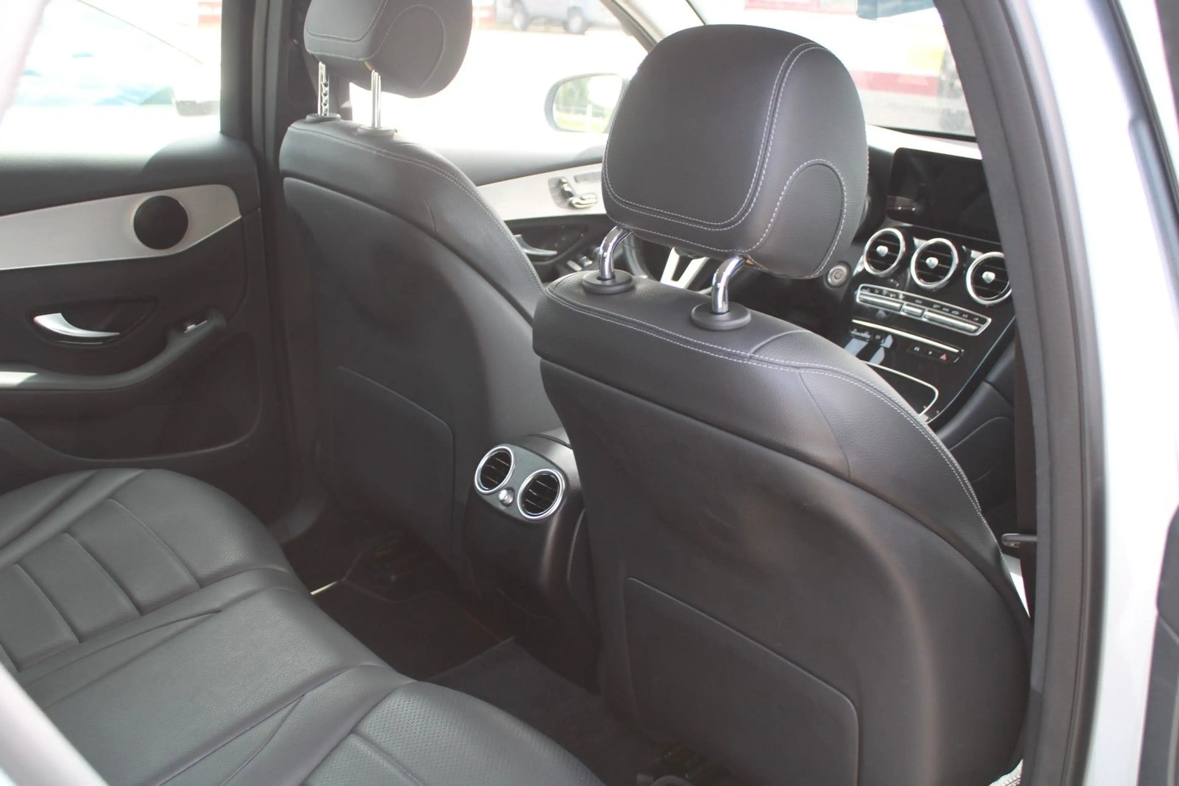 Mercedes-Benz GLC 220 *4Matic* — photo 9