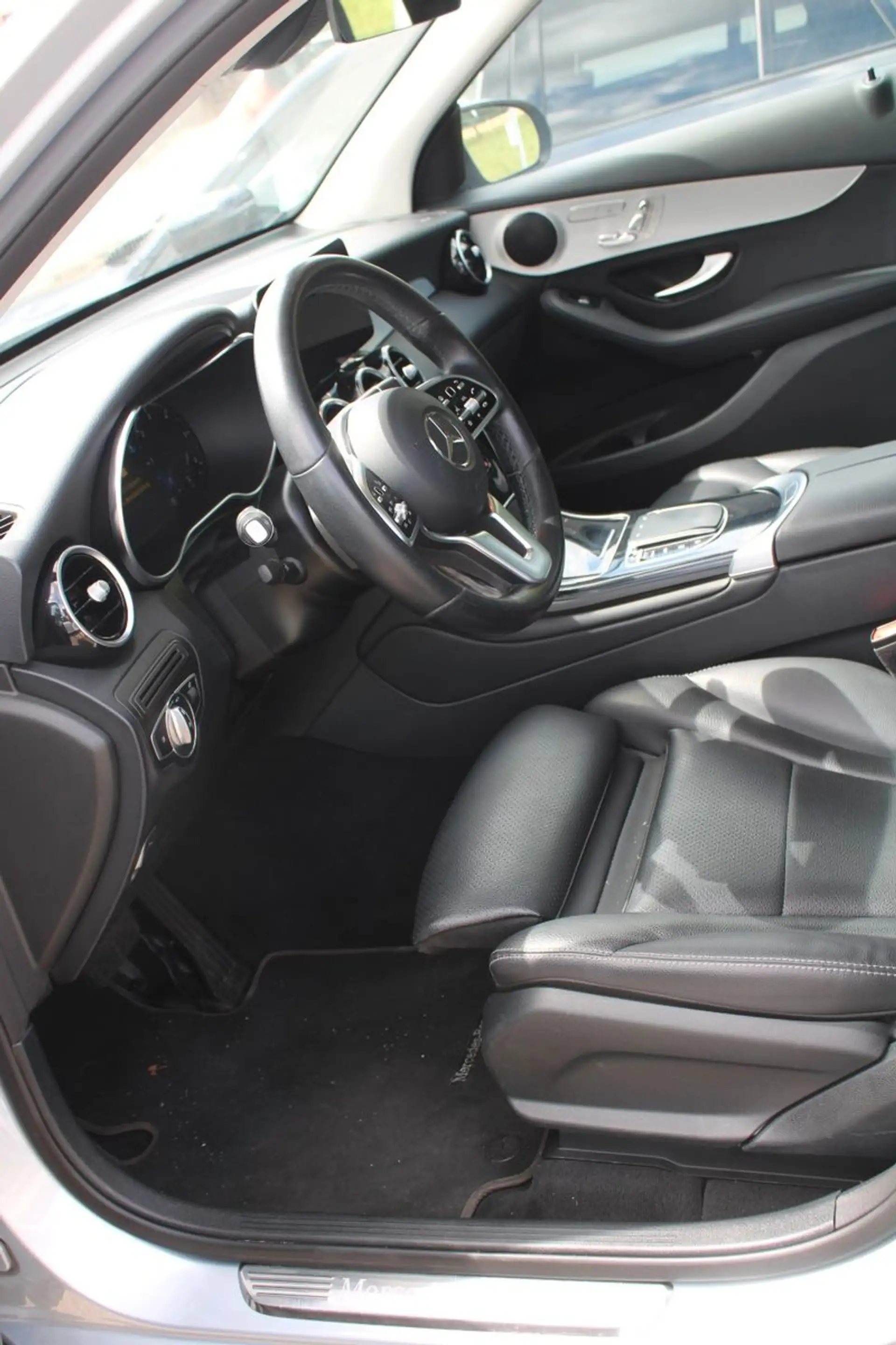 Mercedes-Benz GLC 220 *4Matic* — photo 3