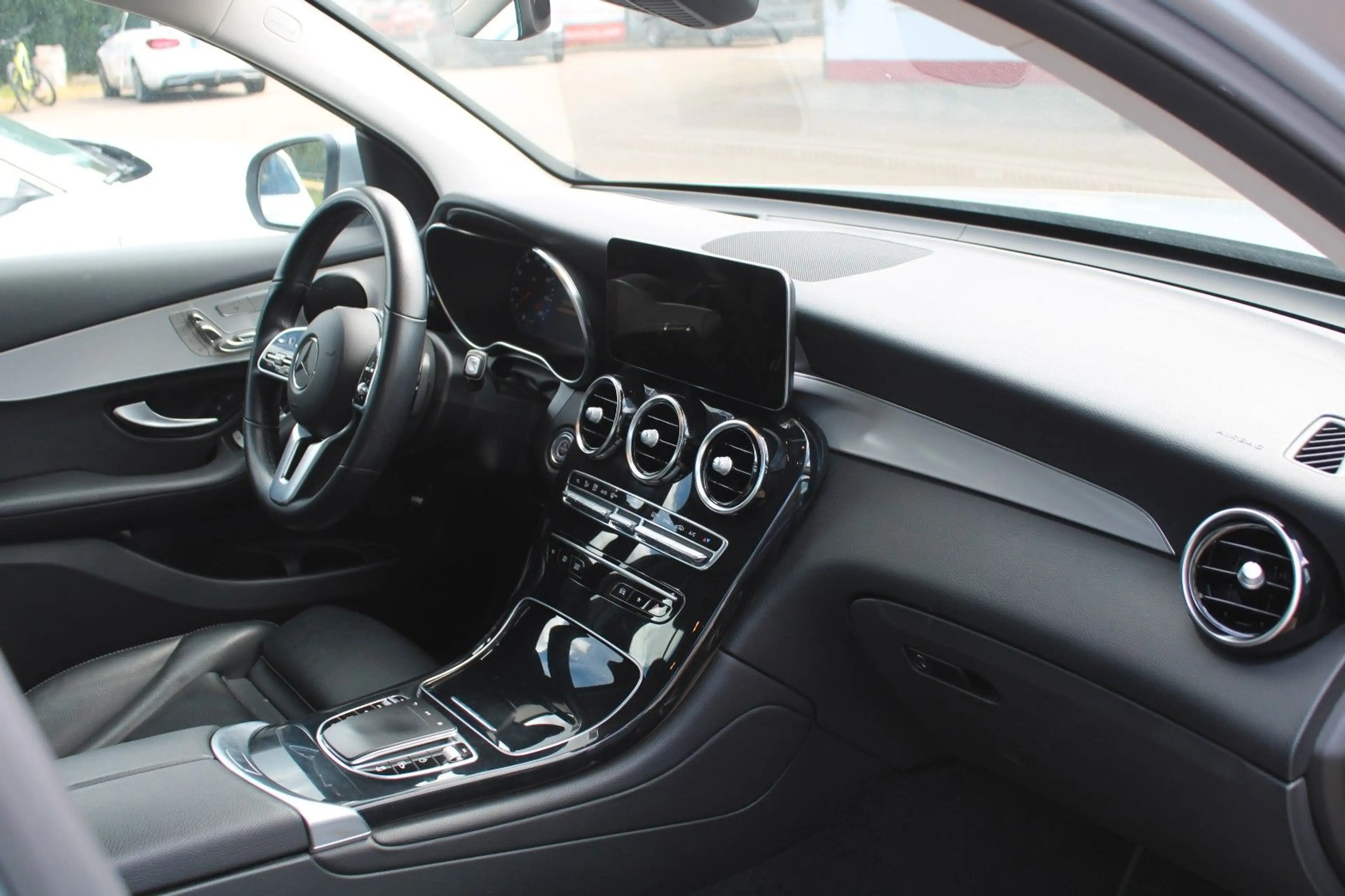 Mercedes-Benz GLC 220 *4Matic* — photo 5