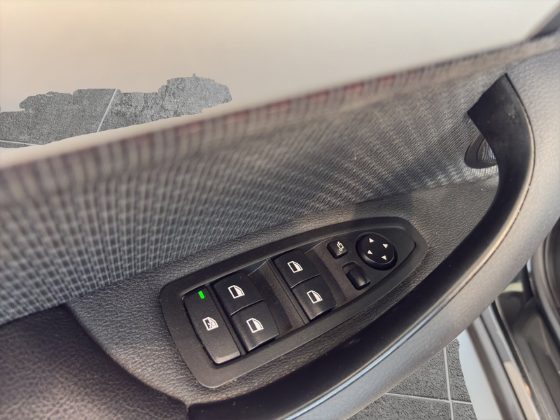 BMW X1 xDrive18d — photo 16