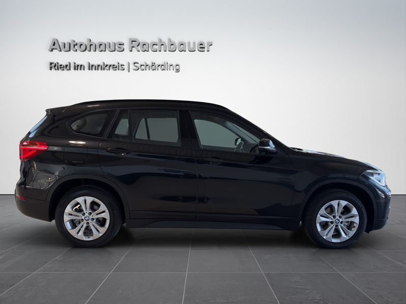 BMW X1 xDrive18d — photo 8