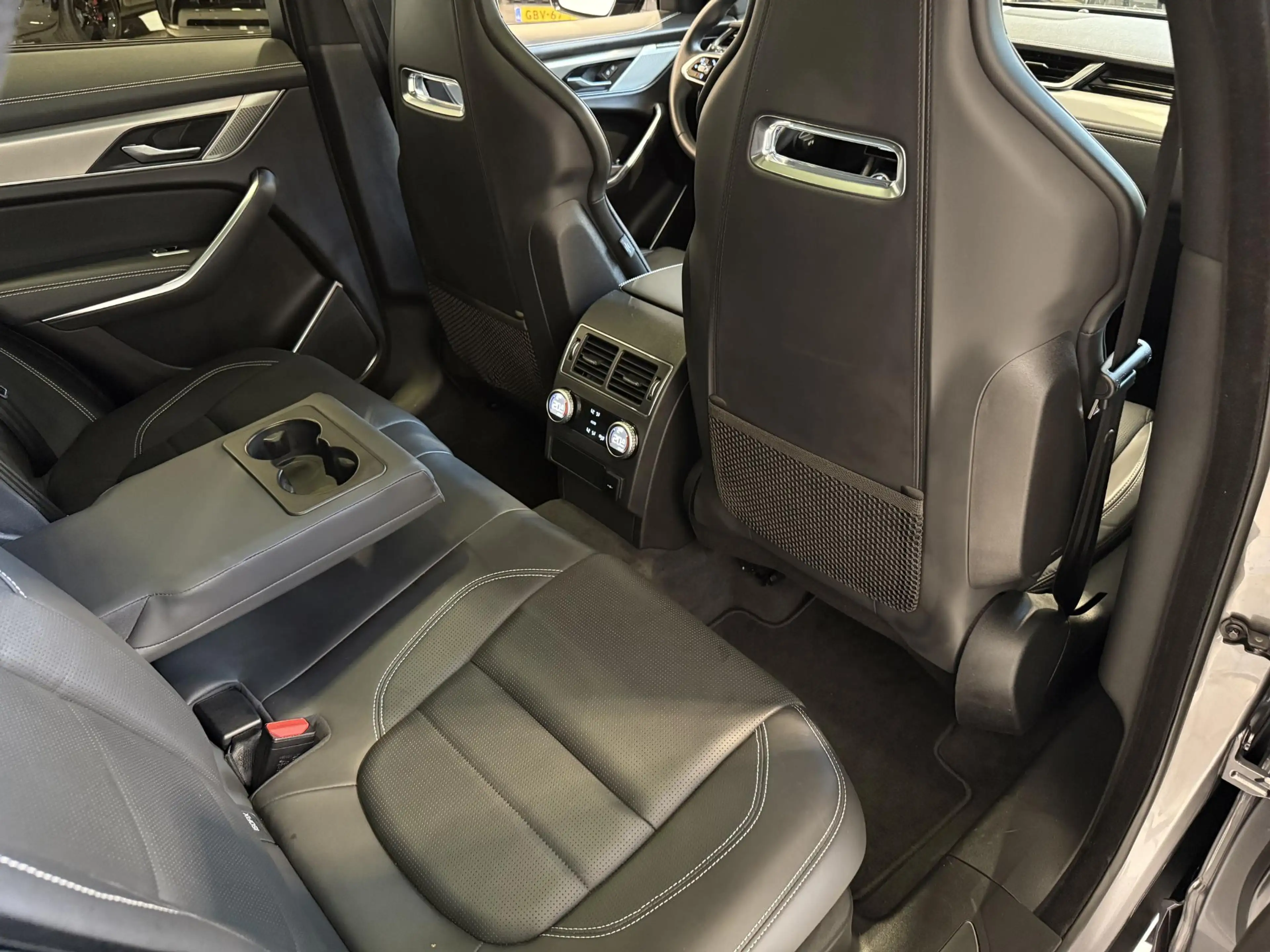 Jaguar F-Pace 2.0 P400e PHEV R-Dynamic S — photo 23