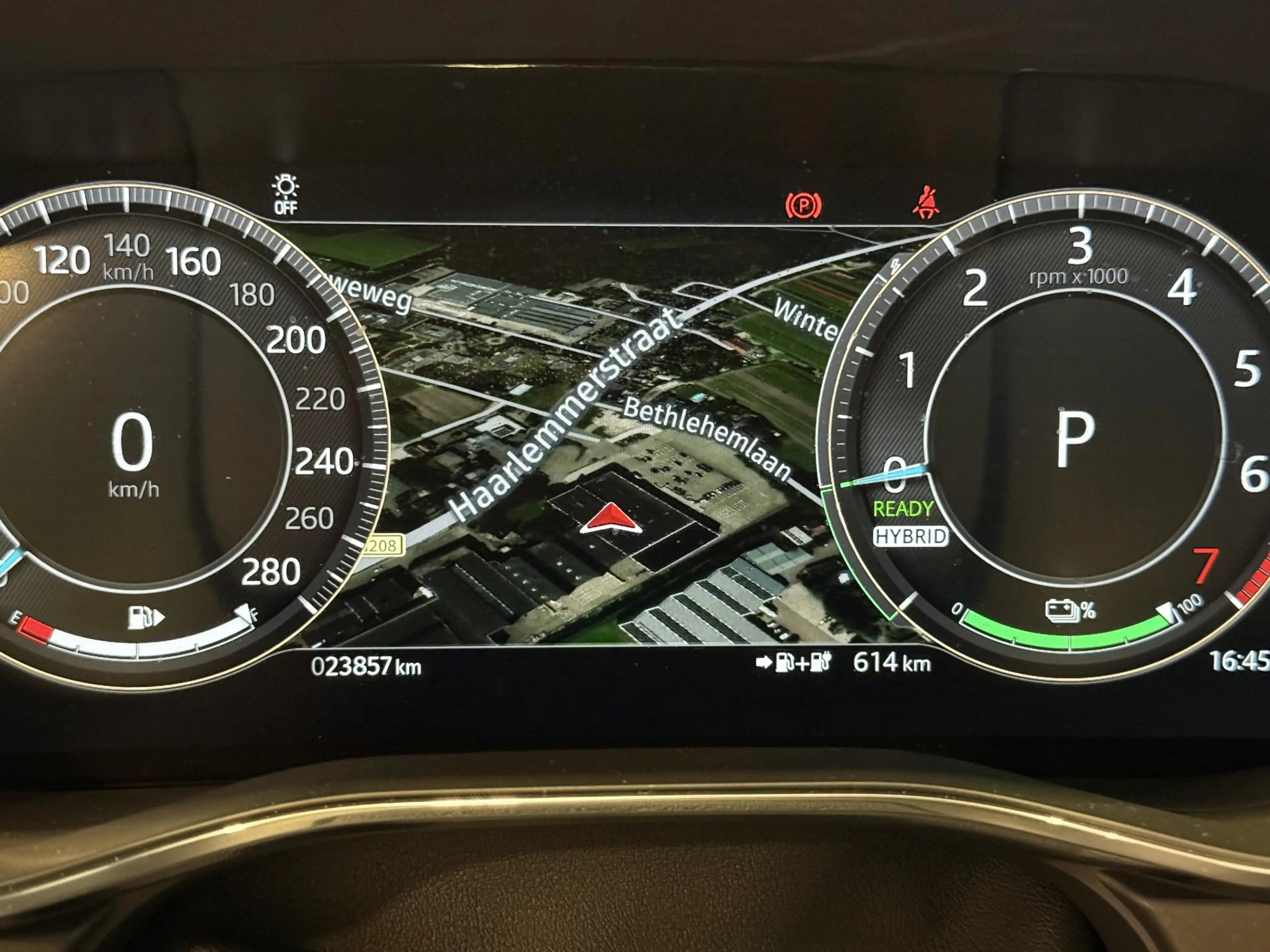 Jaguar F-Pace 2.0 P400e PHEV R-Dynamic S — photo 12