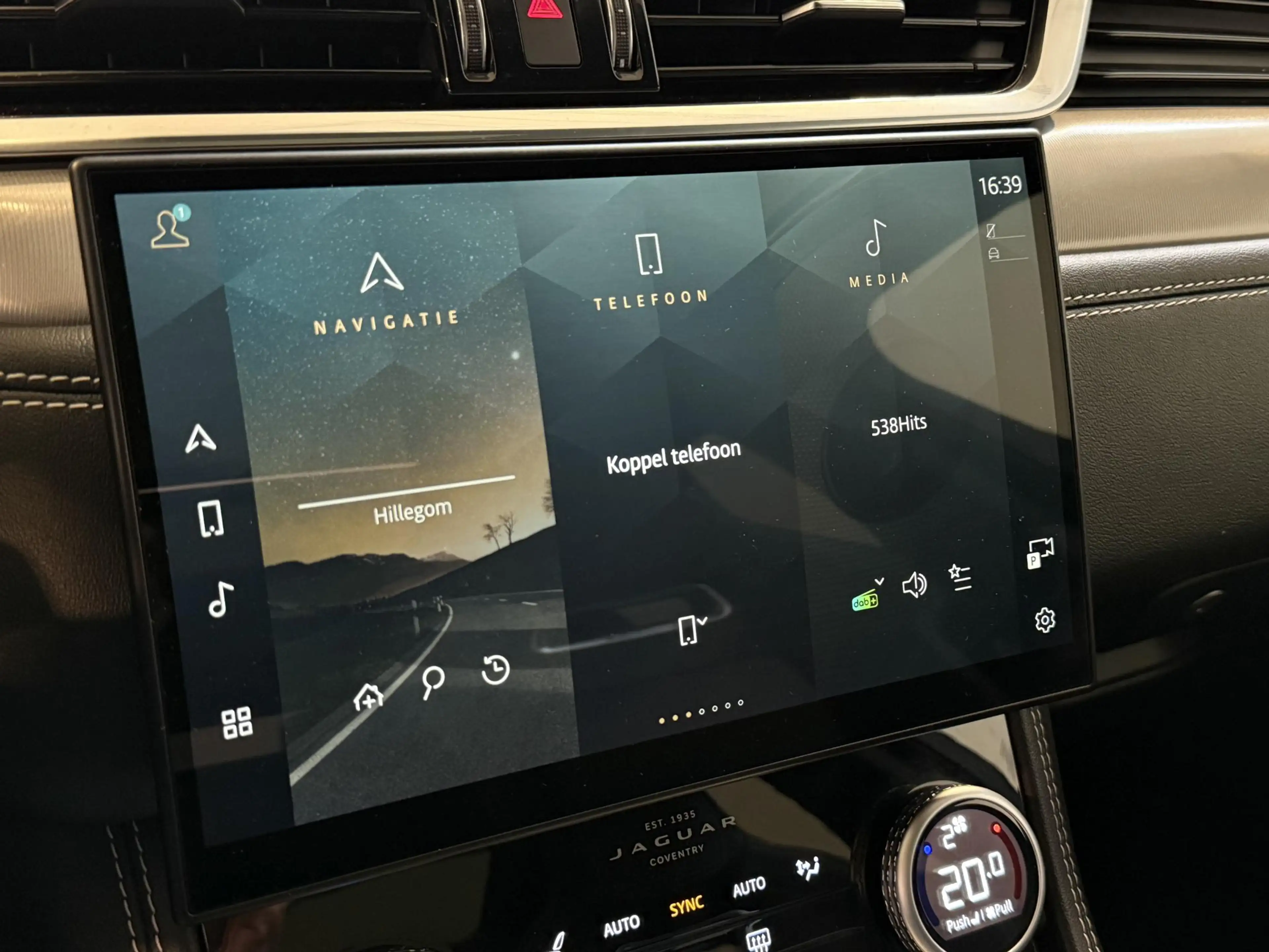 Jaguar F-Pace 2.0 P400e PHEV R-Dynamic S — photo 13
