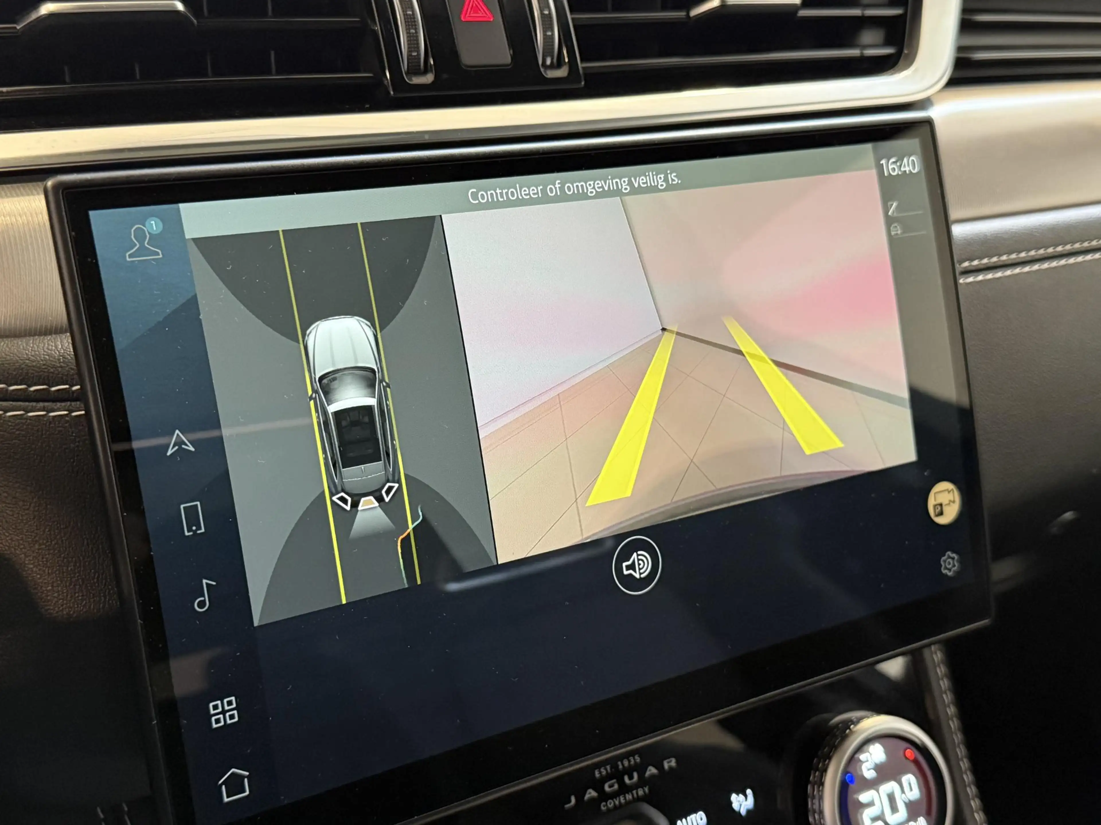 Jaguar F-Pace 2.0 P400e PHEV R-Dynamic S — photo 17