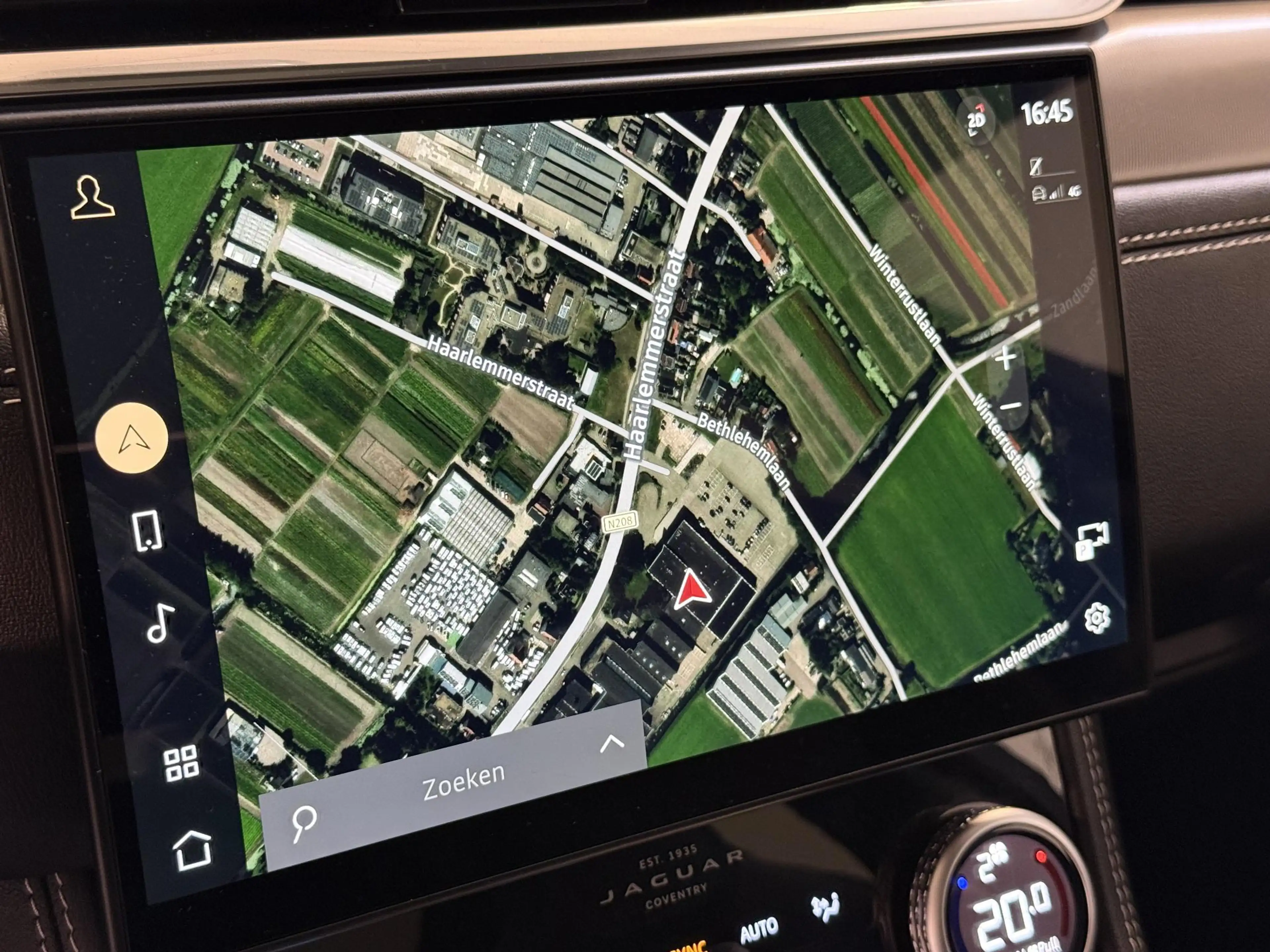 Jaguar F-Pace 2.0 P400e PHEV R-Dynamic S — photo 15