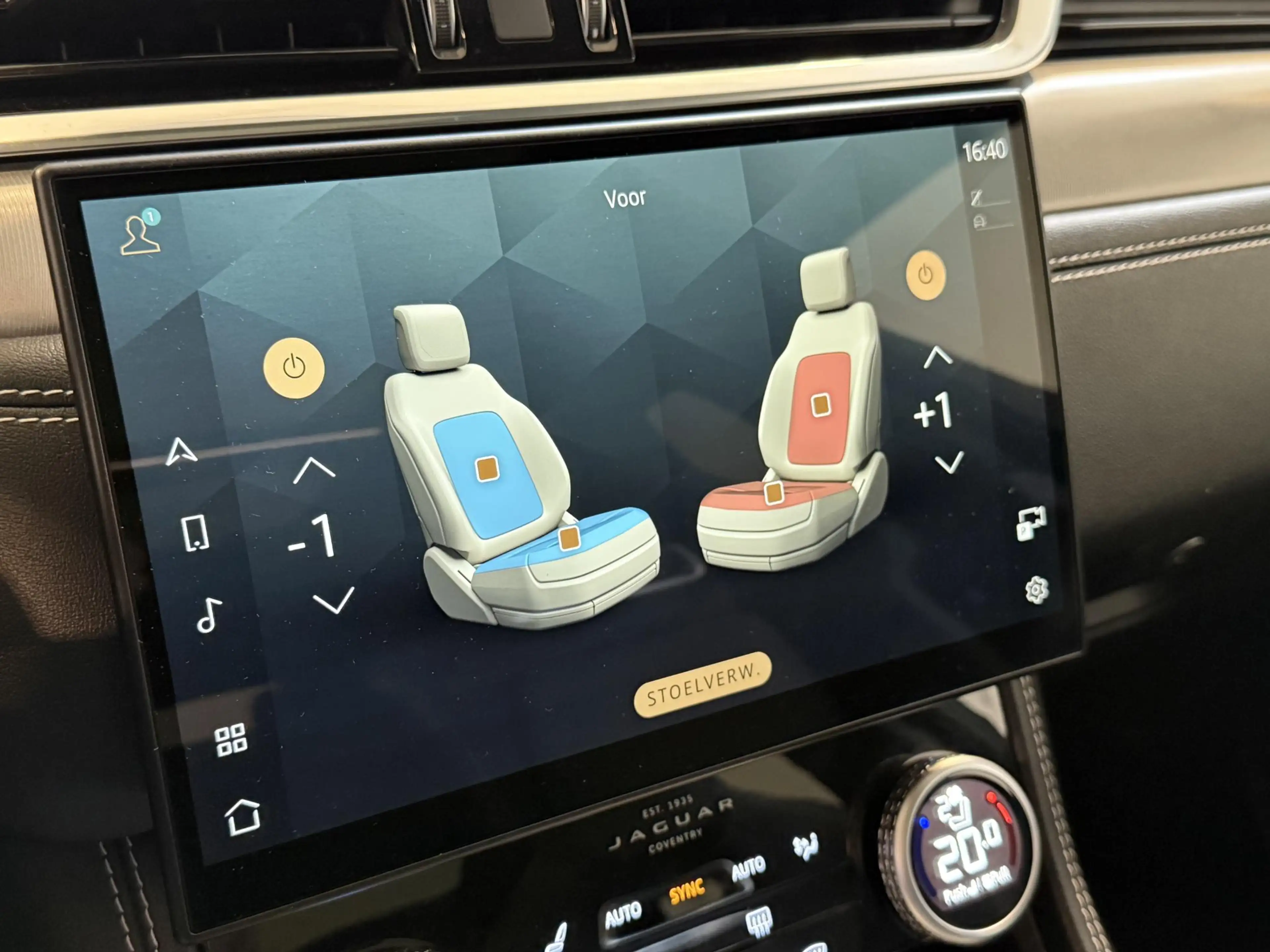 Jaguar F-Pace 2.0 P400e PHEV R-Dynamic S — photo 16