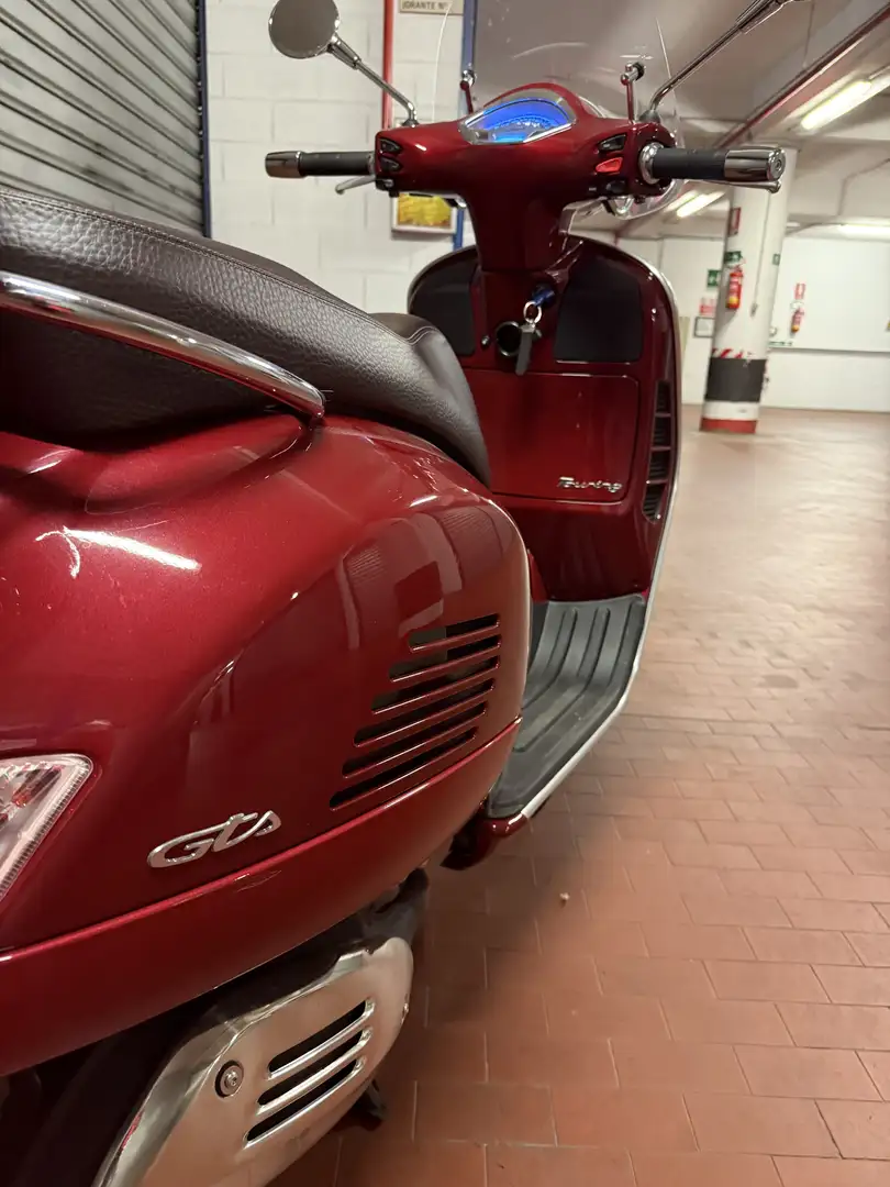 Vespa GTS Touring 300 ABS Rouge - 1