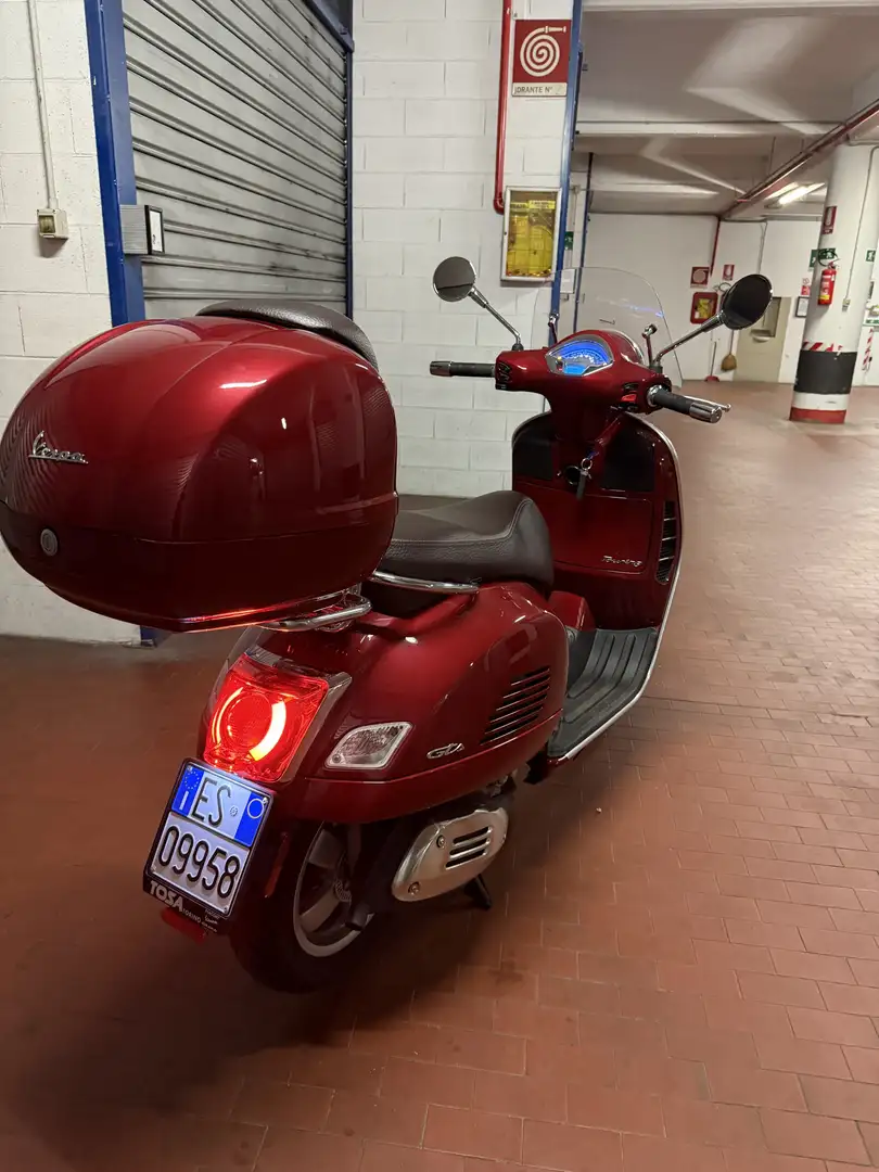Vespa GTS Touring 300 ABS Rouge - 2