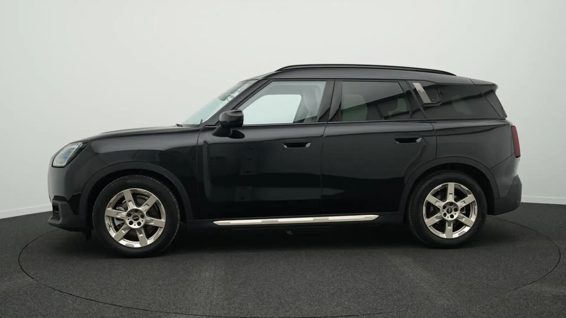 MINI Countryman SE All4 Favoured Trim Noir - 2