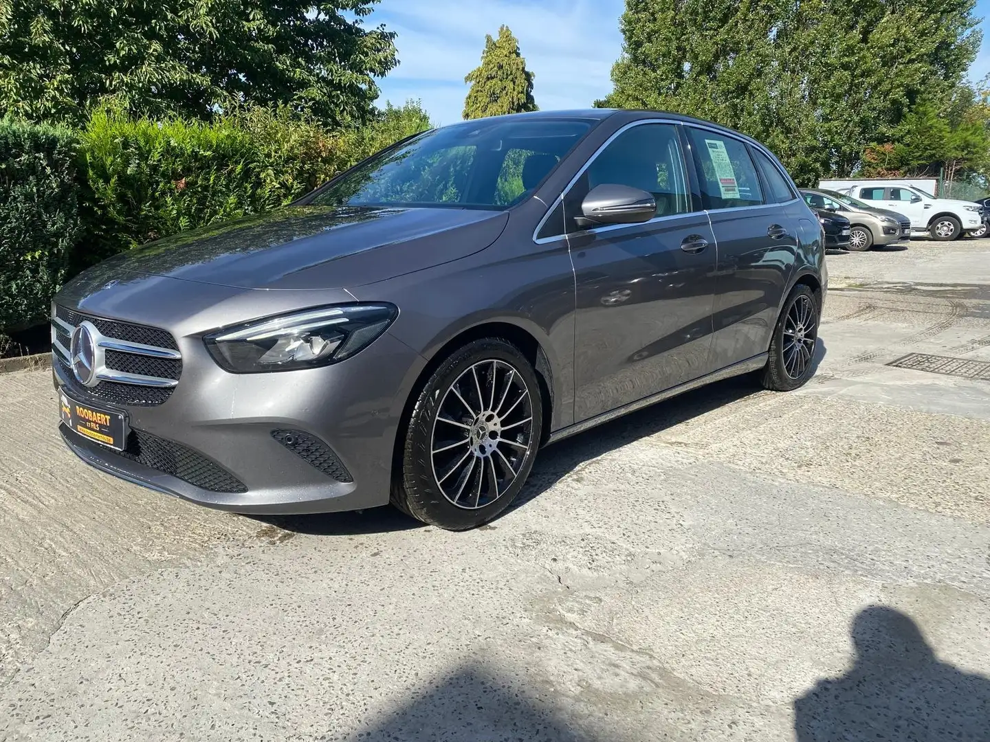 Mercedes-Benz B 180 Business avec 1 an 1/2 de garantie Gris - 1