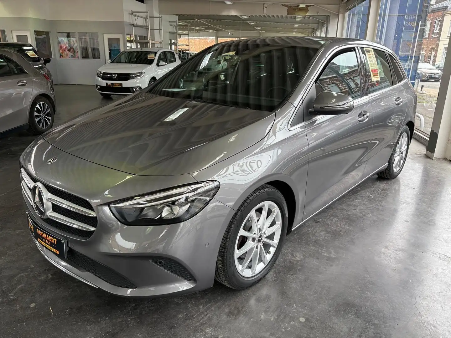 Mercedes-Benz B 180 Business avec 1 an 1/2 de garantie Grau - 1