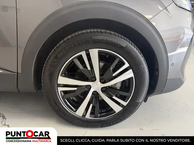 Peugeot 3008 view 5