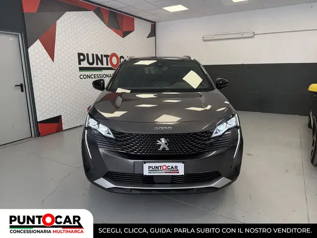 Peugeot 3008 view 2