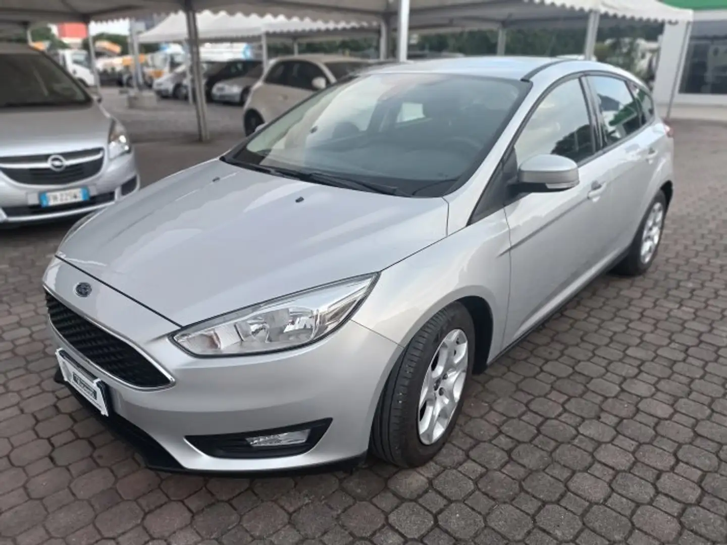 Ford Focus 1.0 Ecoboost Plus Berl. 100cv Argento - 1