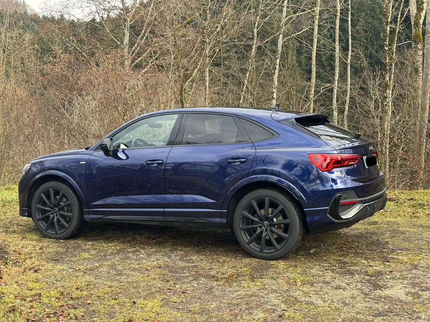 Audi Q3 Sportback 40 TDI quattro S-line S-tronic Blau - 2