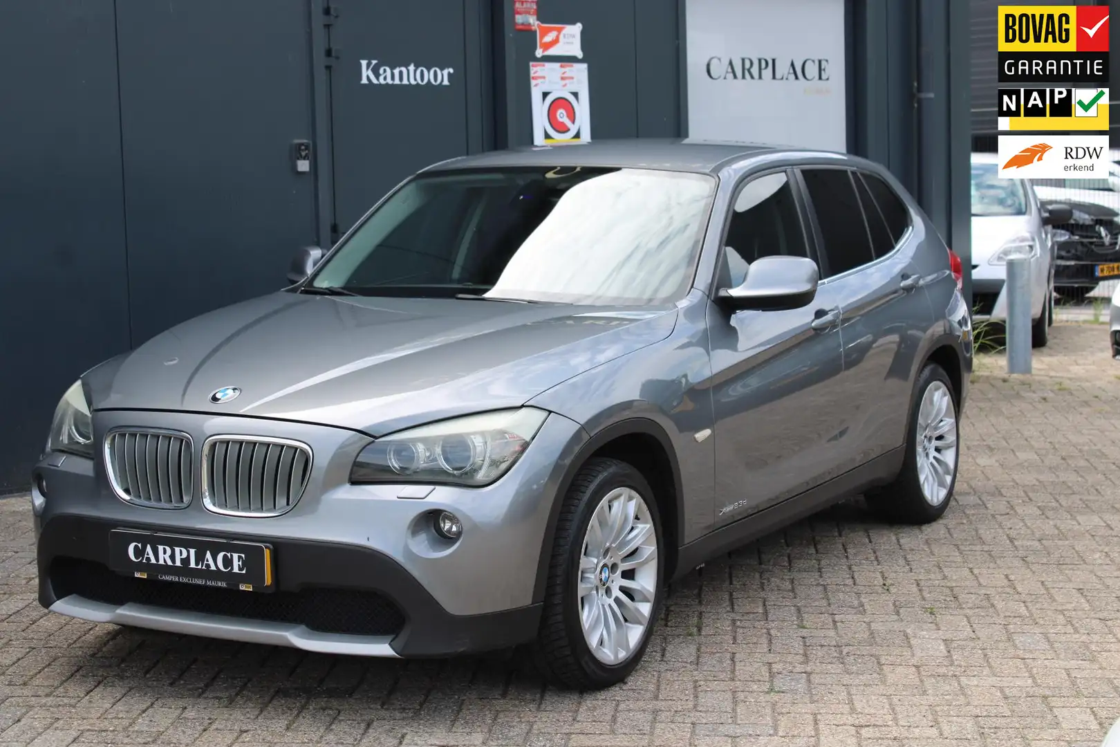BMW X1 XDrive23d Executive Grijs - 1