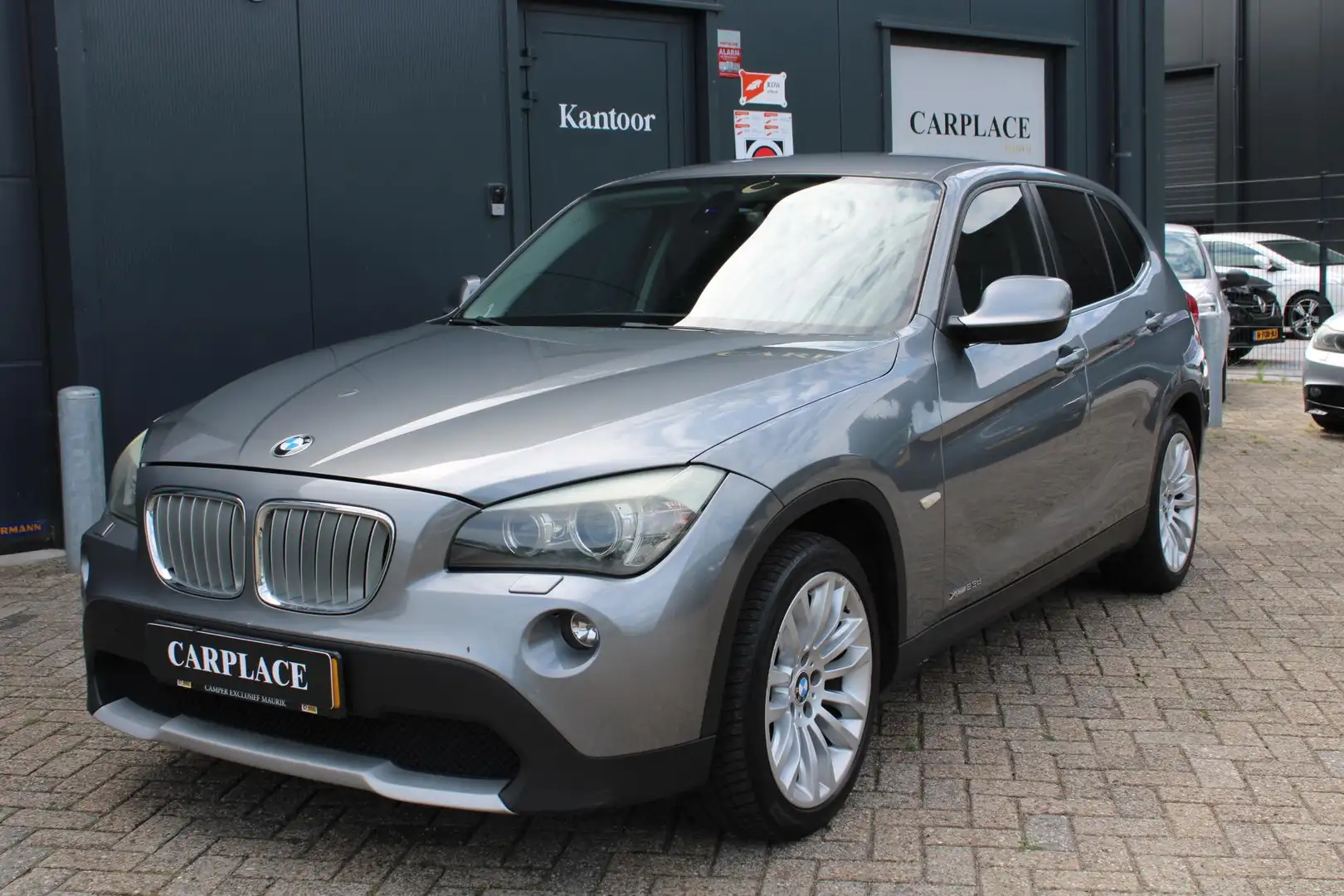 BMW X1 XDrive23d Executive Grijs - 2