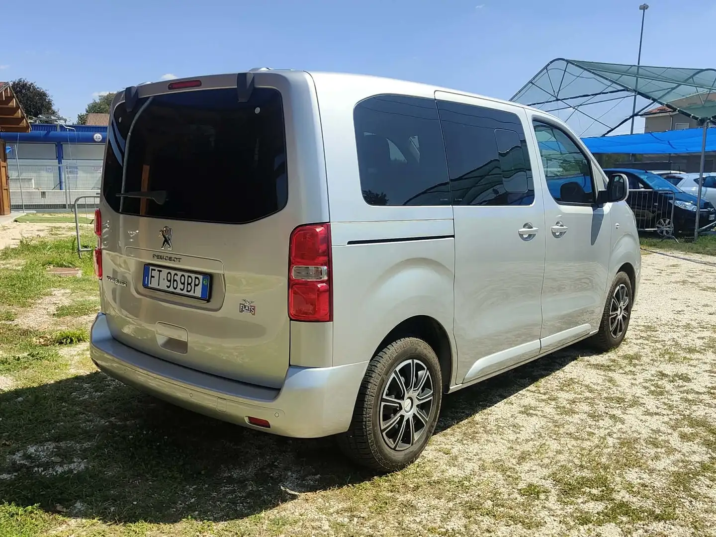 Peugeot e-Traveller Silber - 2
