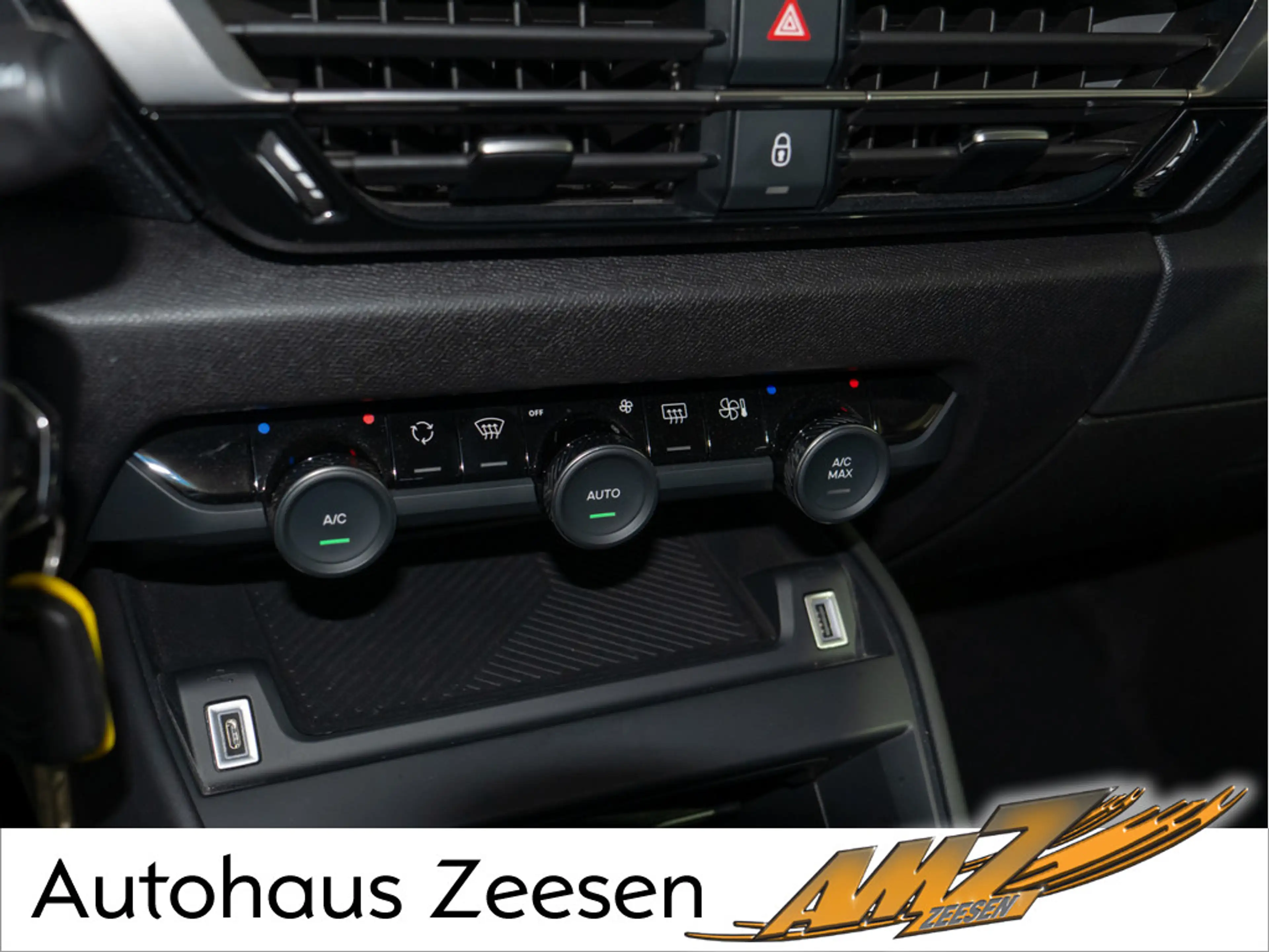 Citroen E-C4 Electric — photo 12