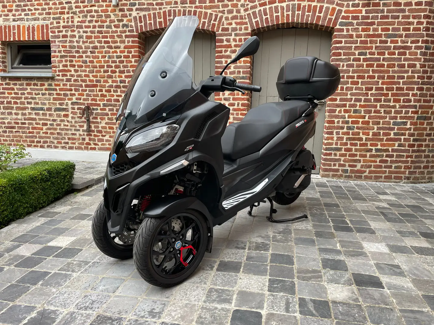 Piaggio MP3 400 HPE S Negro - 1
