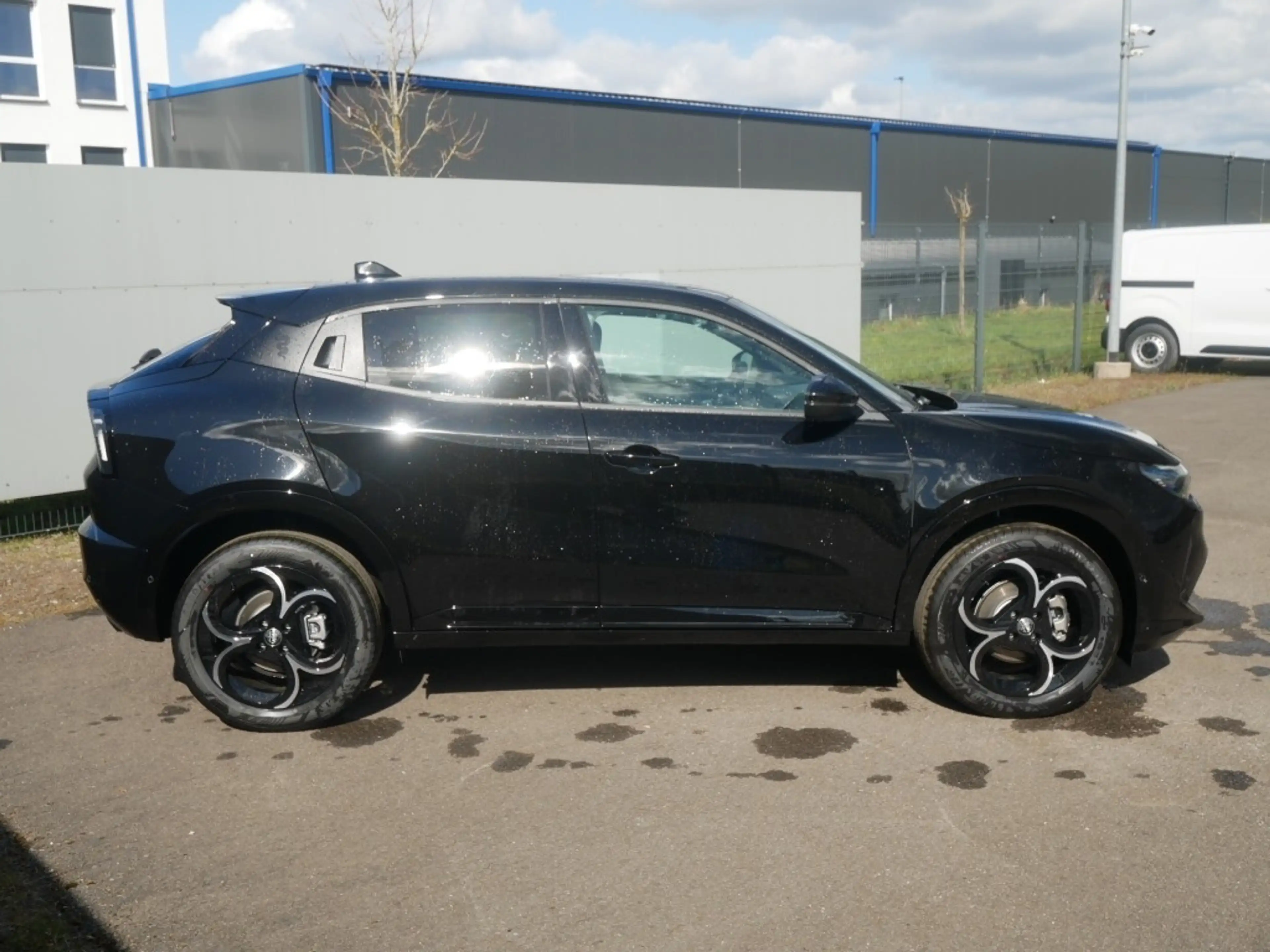 Alfa Romeo Junior IBRIDA Q4 TI 1.2 VGT 145PS DCT6 TECHNOLOGIE — photo 2