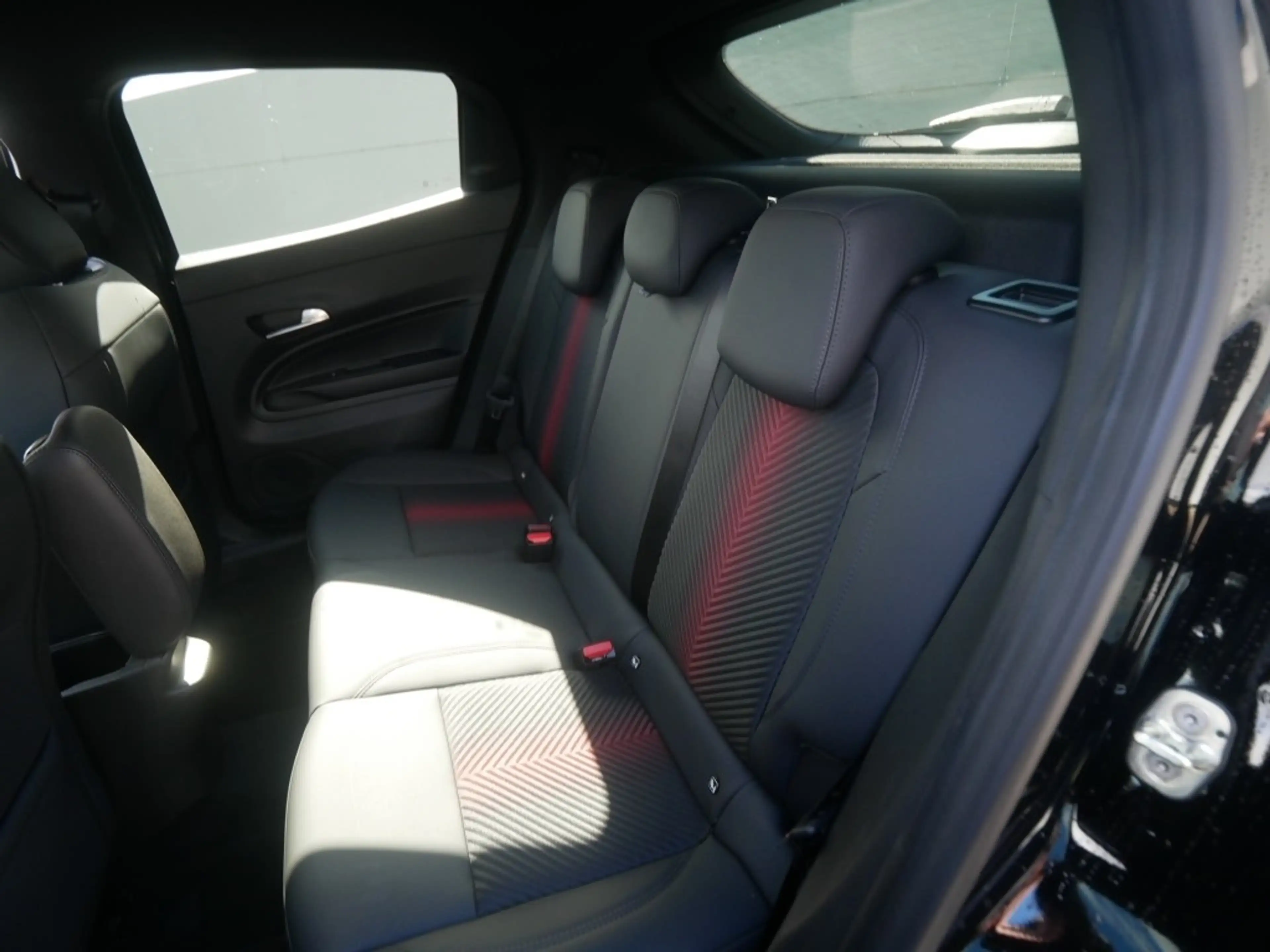 Alfa Romeo Junior IBRIDA Q4 TI 1.2 VGT 145PS DCT6 TECHNOLOGIE — photo 14