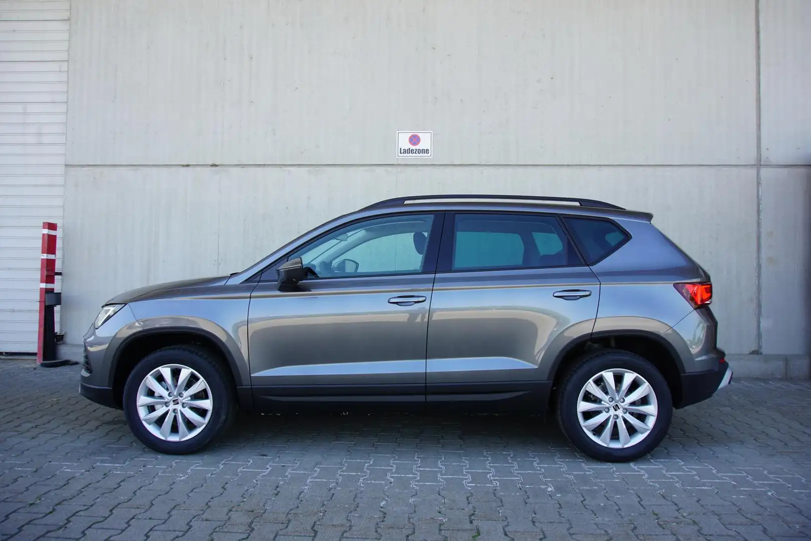 SEAT Ateca 1.5TSI Style Navi/MirrorLi Kamera LED SHZ Šedá - 2