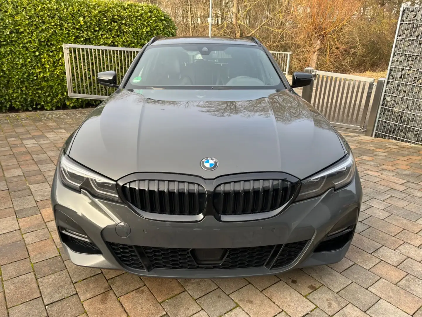 BMW 320 M Paket Pano Laser Leder LiveP HUD AHK Ufrei Gris - 2