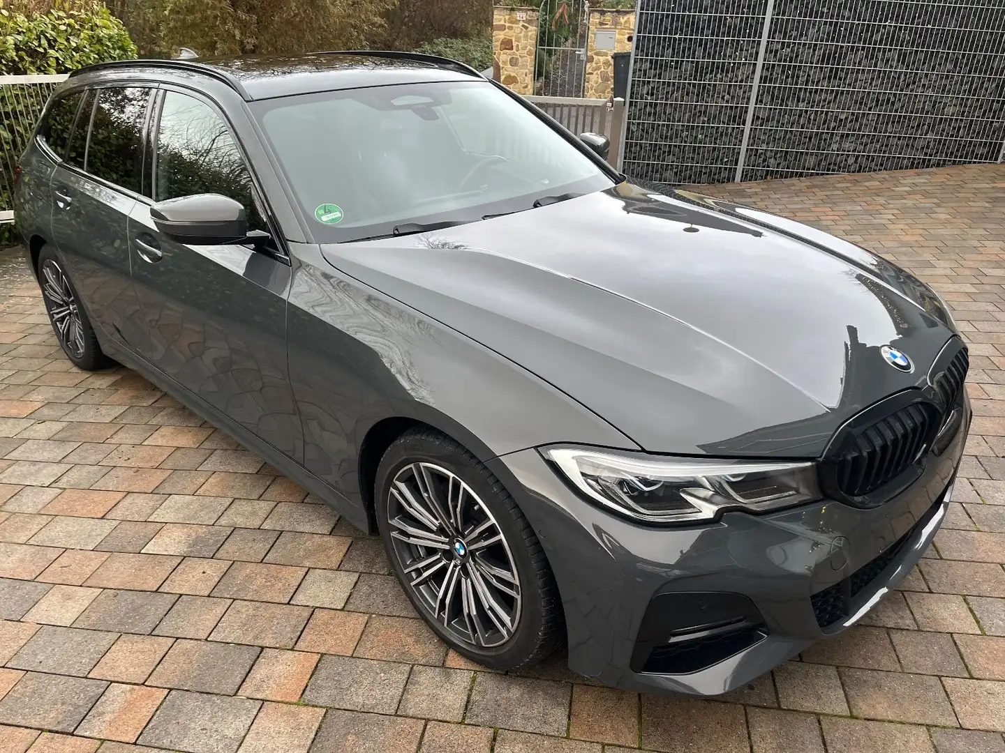 BMW 320 M Paket Pano Laser Leder LiveP HUD AHK Ufrei Grau - 1