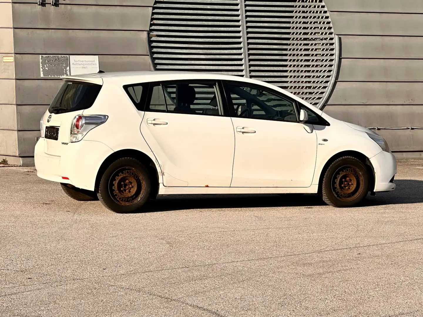 Toyota Verso 2,0 D-4D 125 DPF Basis / Klima / Diesel / Euro 5 Weiß - 2