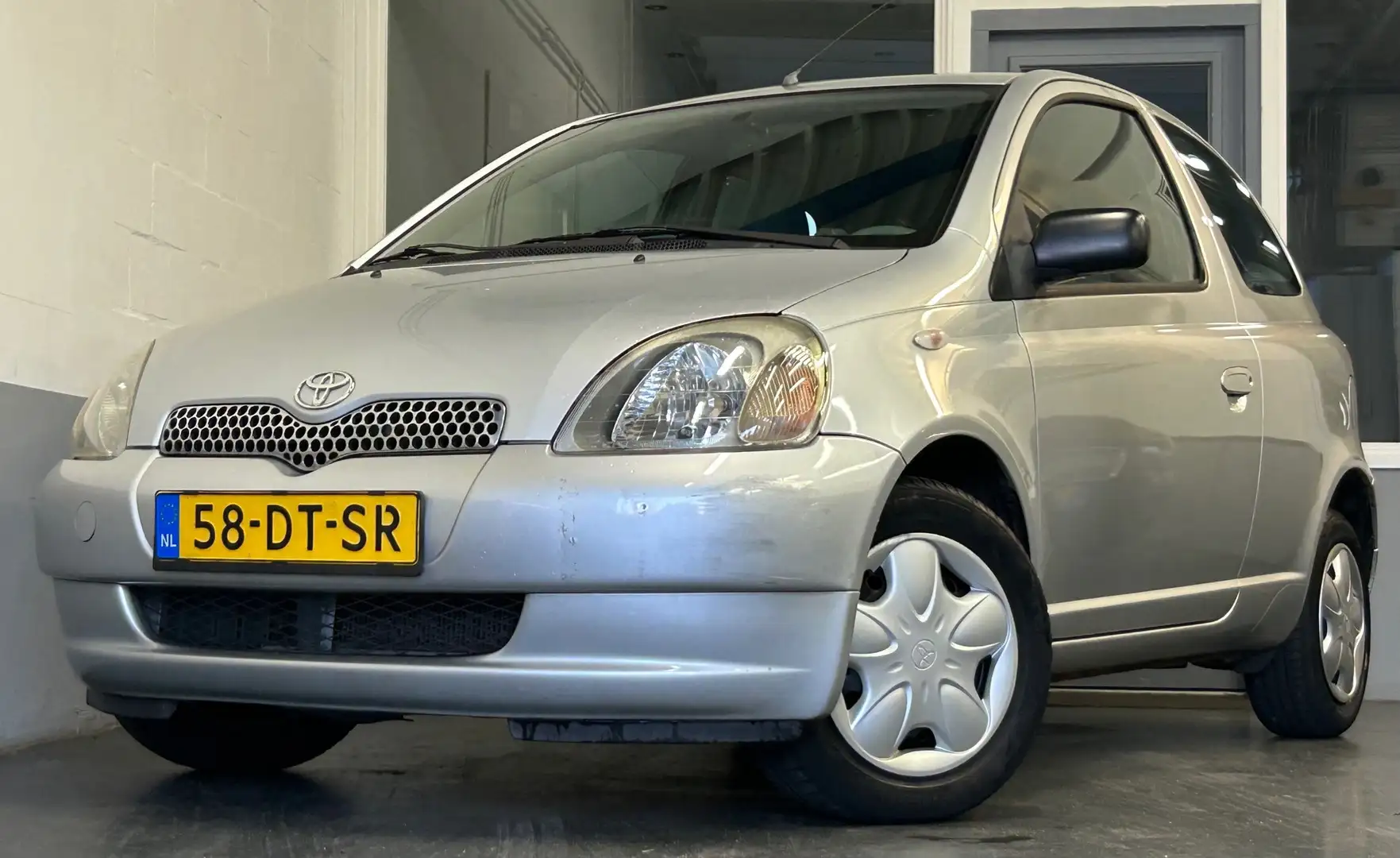 Toyota Yaris 1.3-16V VVT-i Sol|NAP|APK12-25|Automaat|107DKM|3eE Gris - 1