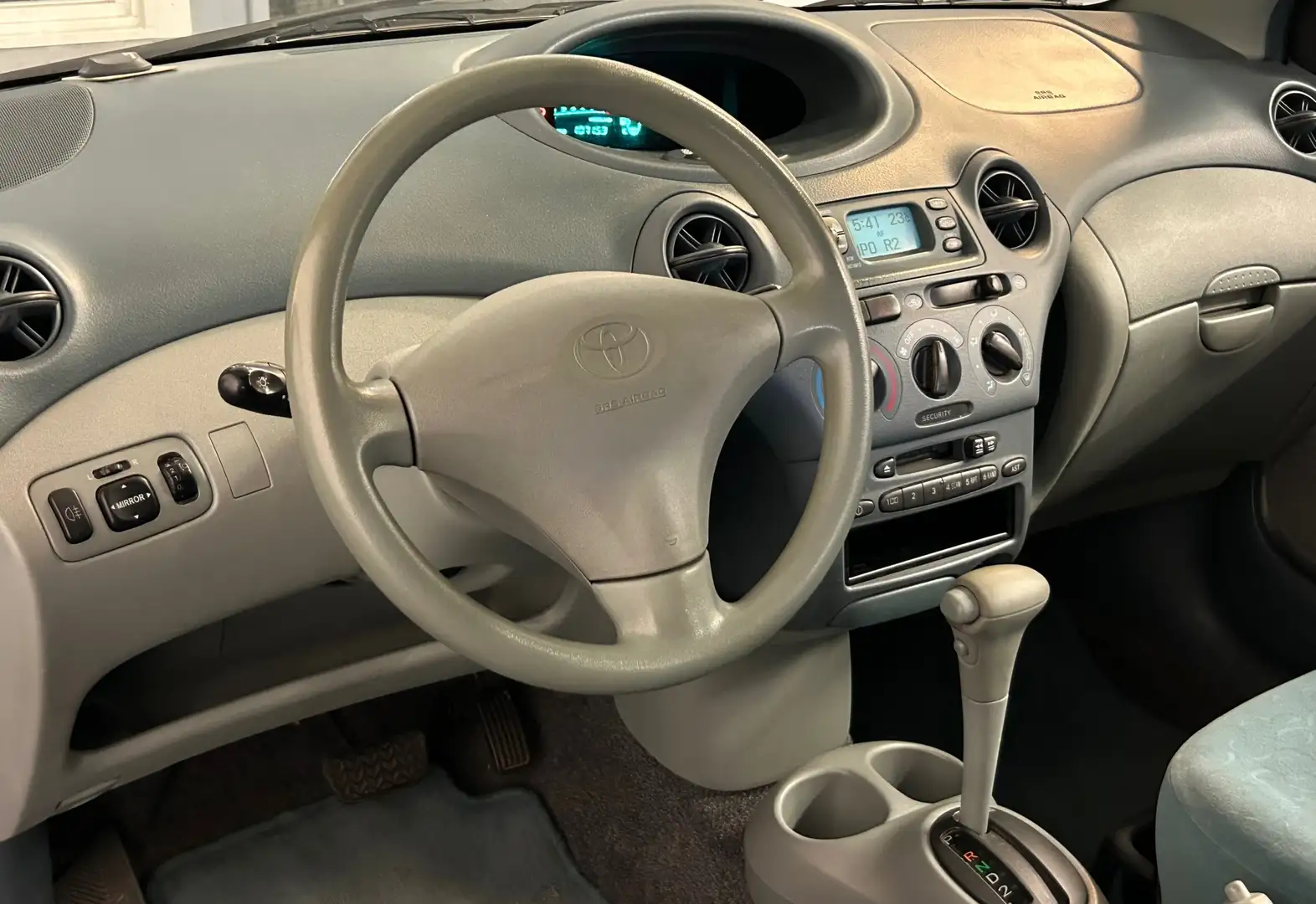 Toyota Yaris 1.3-16V VVT-i Sol|NAP|APK12-25|Automaat|107DKM|3eE Gris - 2