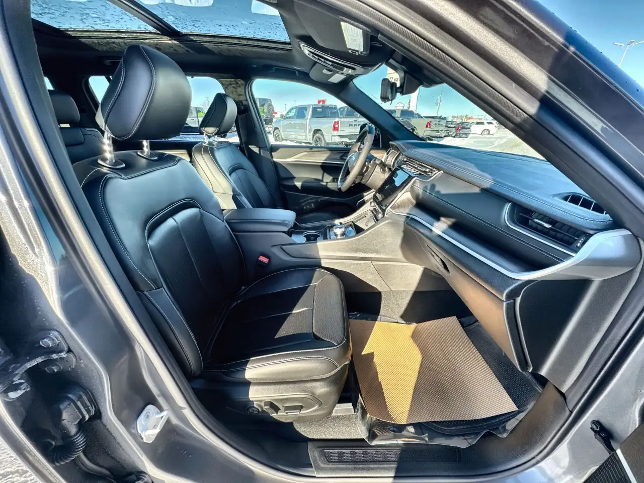 Jeep Grand Cherokee снимка Jeep Grand Cherokee