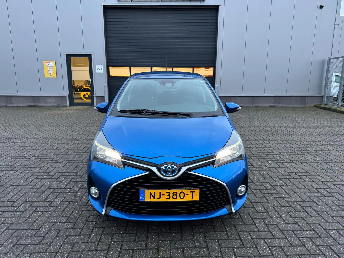 Toyota Yaris 1.5 Hybrid Trend Blauw - 2