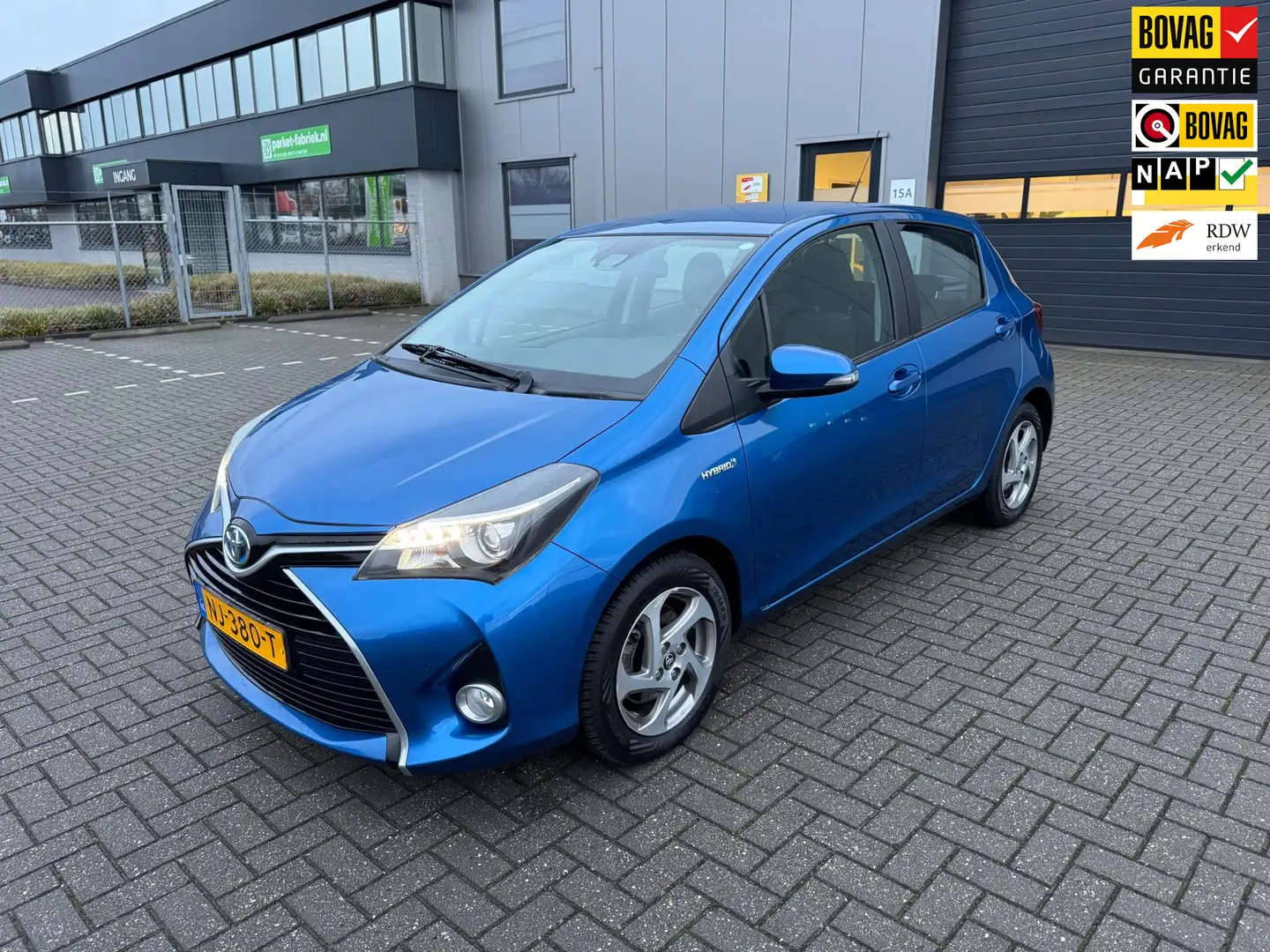 Toyota Yaris 1.5 Hybrid Trend Blauw - 1