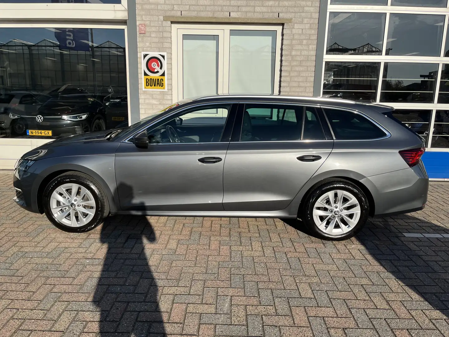 Skoda Octavia Combi 1.5 TSI MHEV Business Edition / AUTOMAAT / G Grijs - 2