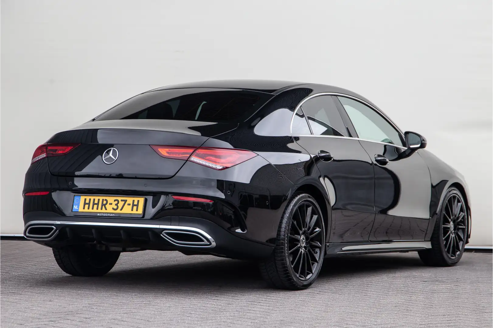 Mercedes-Benz CLA 180 AMG Widescreen, Sfeerverlichting, Camera, 19" 2021 Zwart - 2