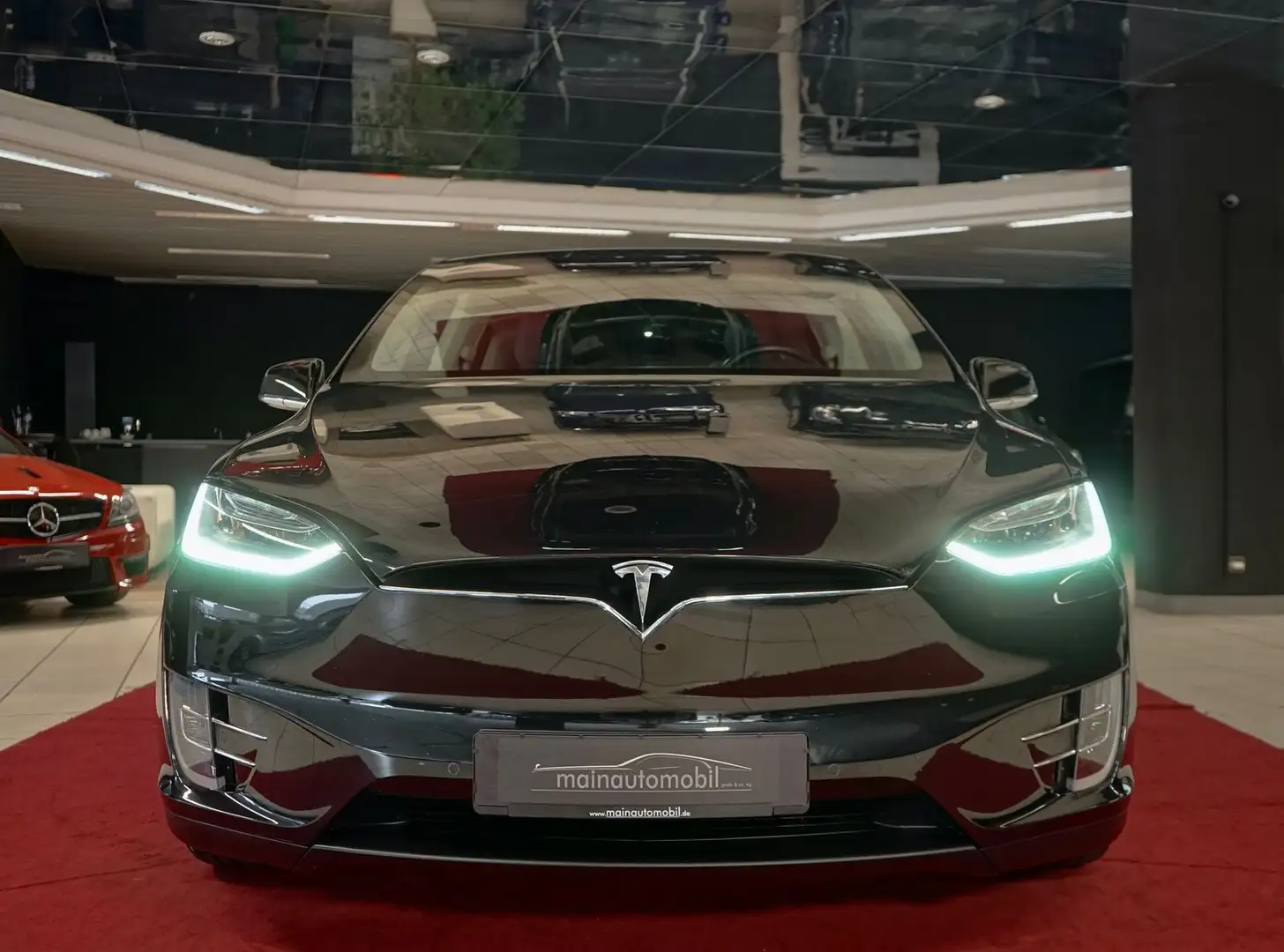 Tesla Model X 100 Dual Motor Autopilot 6 Sitzer Černá - 1
