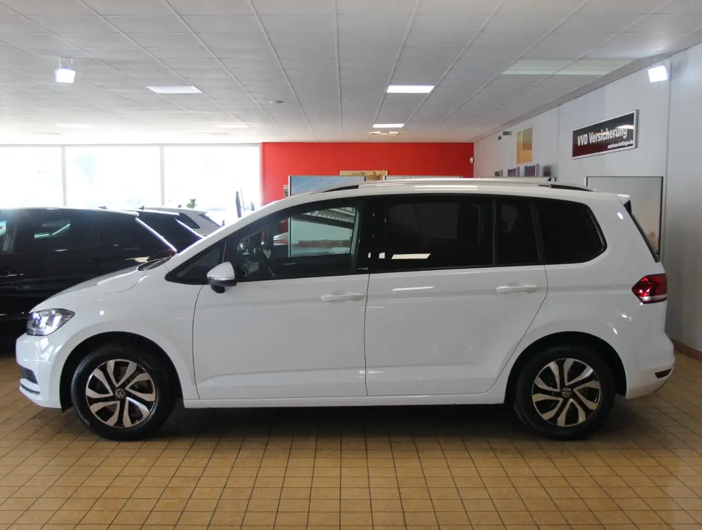 Volkswagen Touran Active 2.0 TDI DSG, Climatr.,Navi,AHK,Sit Weiß - 2