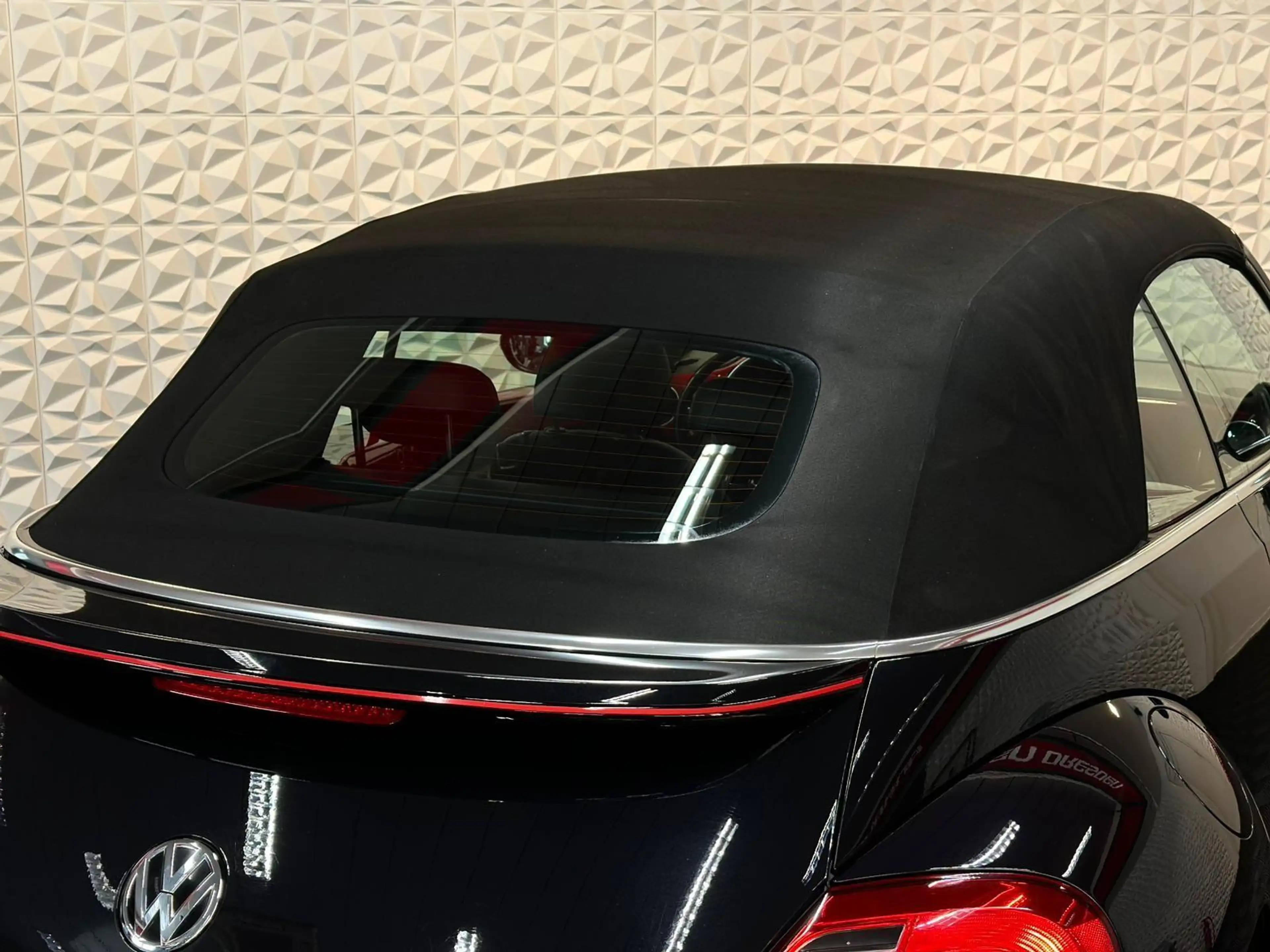Volkswagen Beetle 2.0TDI CABRIO R LINE XENON#SHZ#TEMP#NAVI — photo 10
