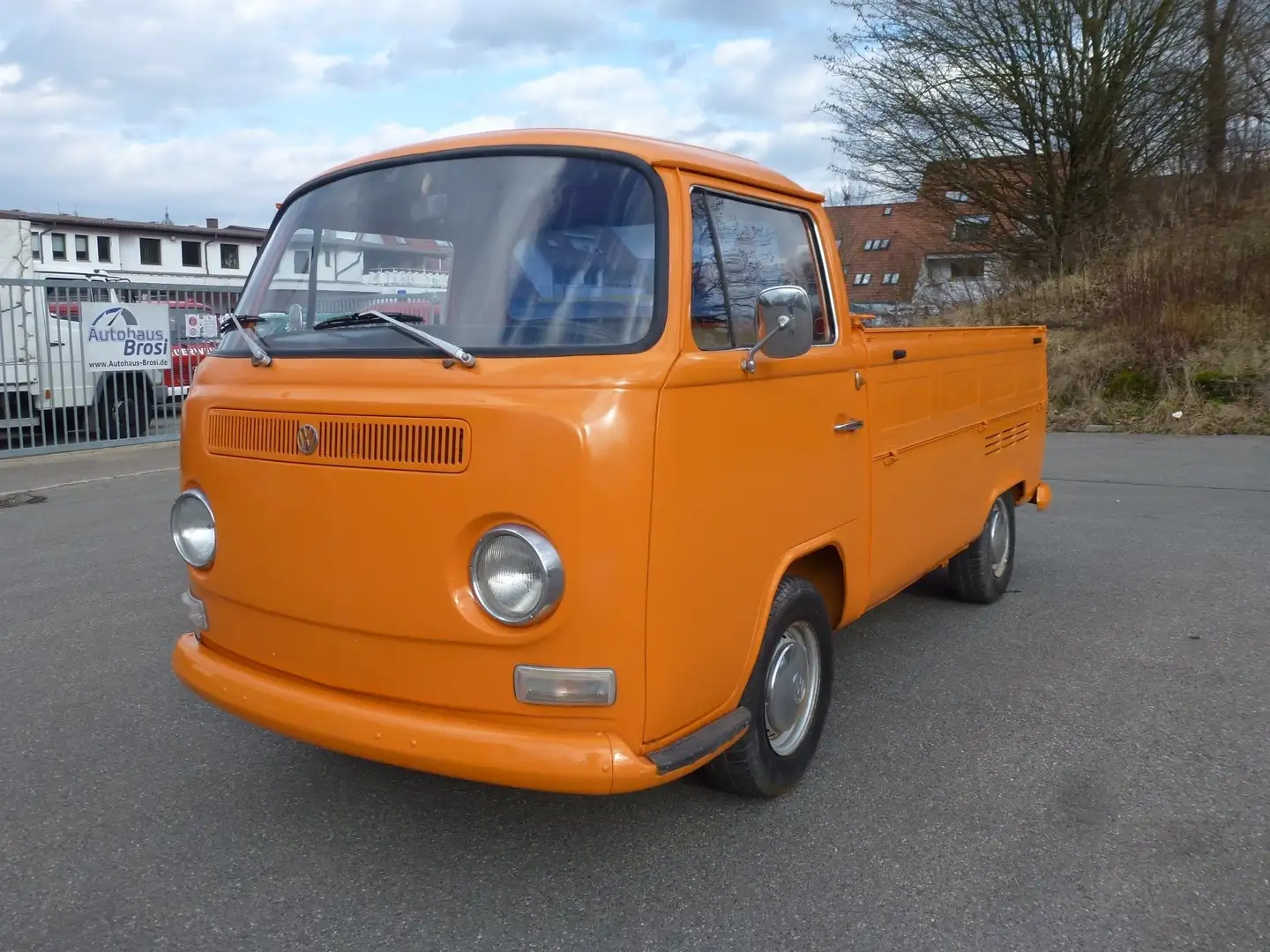 Volkswagen T2 Transporter in Orange oldtimer in Nürtingen bei Stuttgart für  € 9.950,-