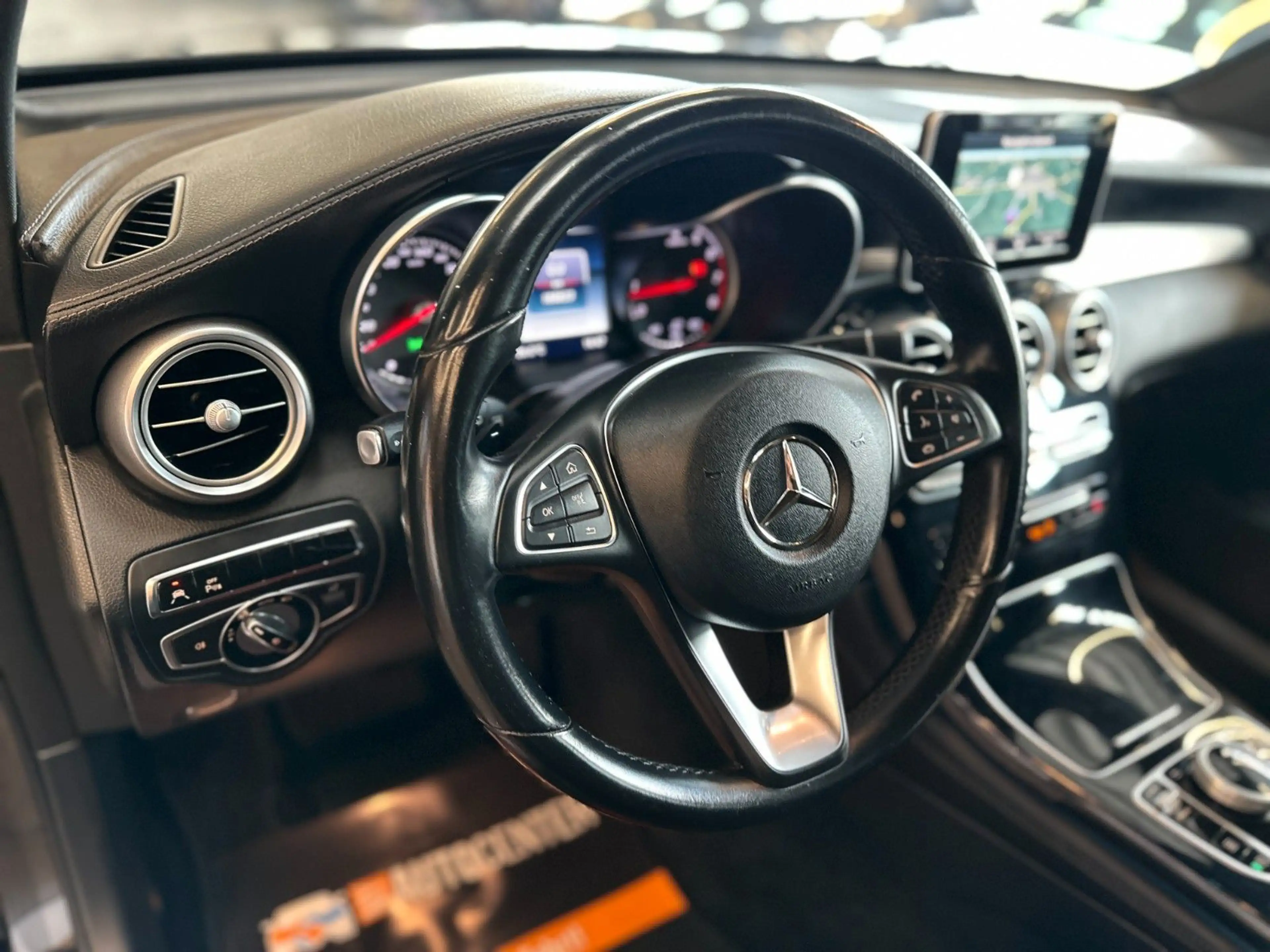 Mercedes-Benz GLC 250 *KEYLESS*Exklusive*3-ZONEN*SitzHZ*AHK* — photo 11