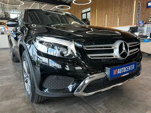 Mercedes-Benz GLC view 3