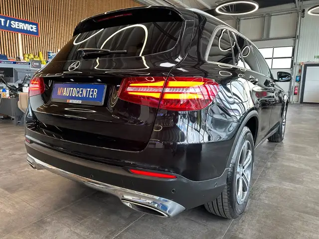 Mercedes-Benz GLC view 2