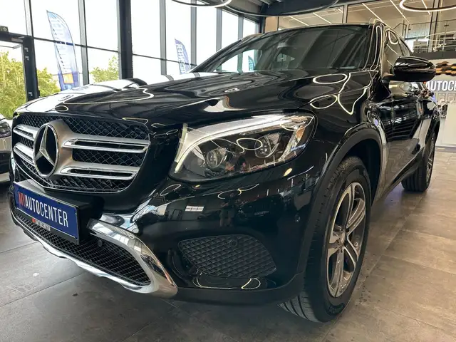 Mercedes-Benz GLC view 4