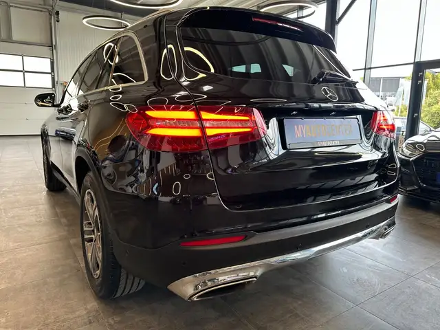 Mercedes-Benz GLC view 5