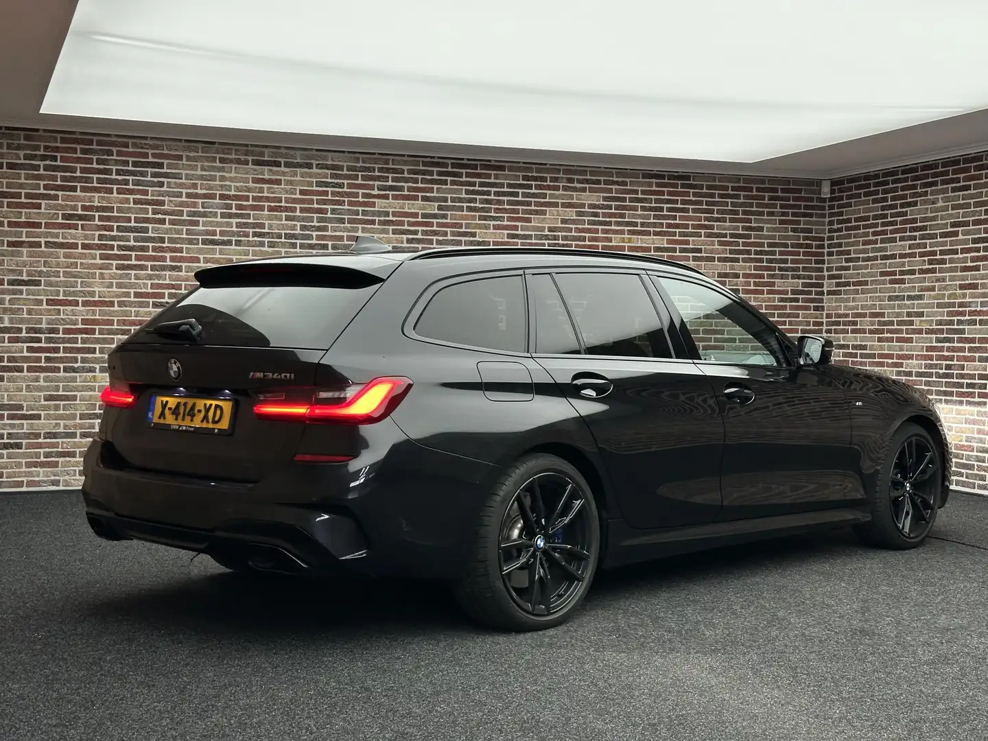 BMW 340 3-serie Touring M340i xDrive High Executive Editio Zwart - 2