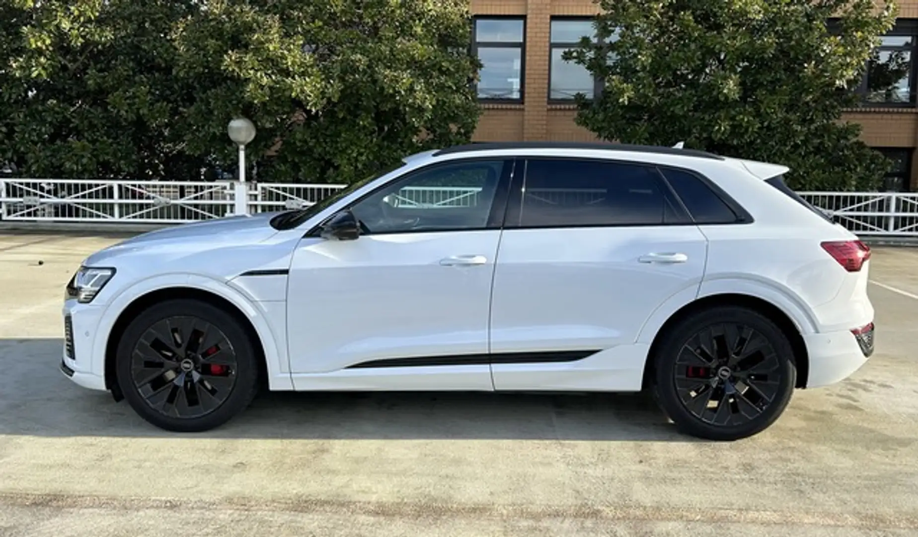 Audi Q8 e-tron 55 quattro S line NP:109T¤ Blanc - 2