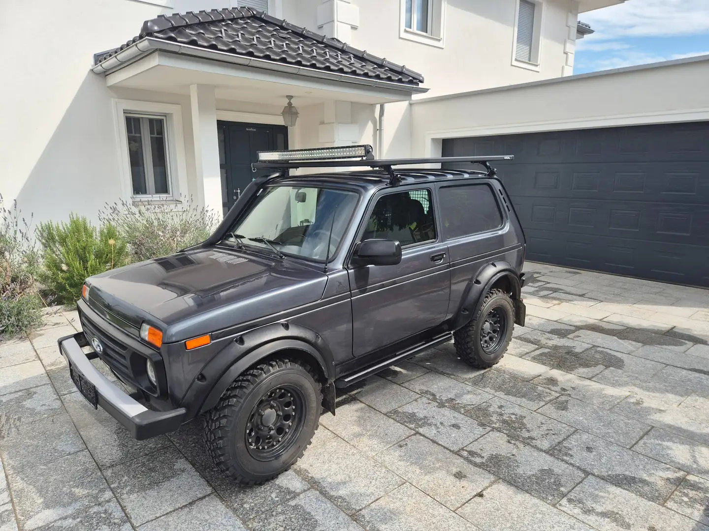 Lada 4x4 Fiskal LKW Grau - 1